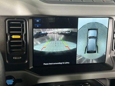 Used 2023 Ford Bronco Badlands image 16