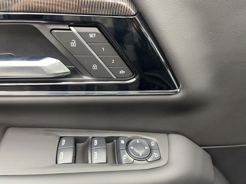 New 2025 GMC Yukon XL Elevation image 8