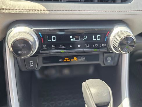 Used 2024 Toyota RAV4 XLE FWD image 30