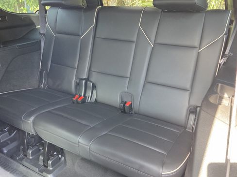 Used 2021 Cadillac Escalade Premium Luxury RWD image 11