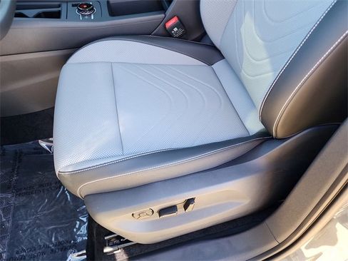 New 2025 Volkswagen Tiguan SE image 14