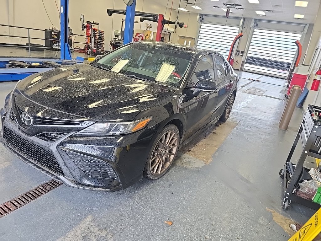 Used 2023 Toyota Camry SE FWD image 2