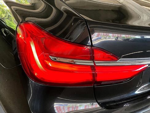 Used 2018 BMW 740i RWD image 28