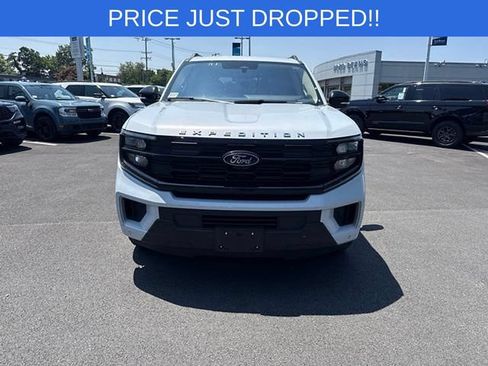 Used 2025 Ford Expedition Active AWD/4WD image 3