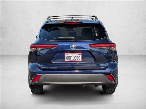 Used 2020 Toyota Highlander XLE FWD image 7
