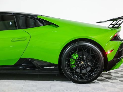 Used 2021 Lamborghini Huracan EVO RWD image 16