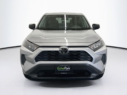 Used 2022 Toyota RAV4 LE FWD image 2