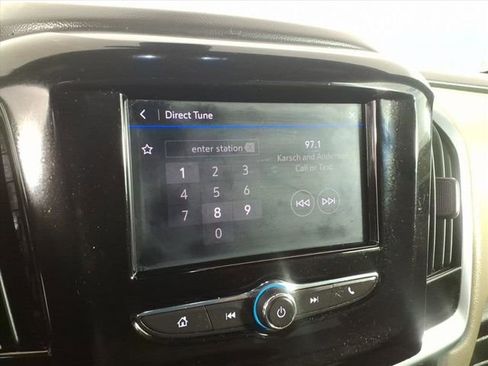 Used 2022 Chevrolet Traverse LS image 19