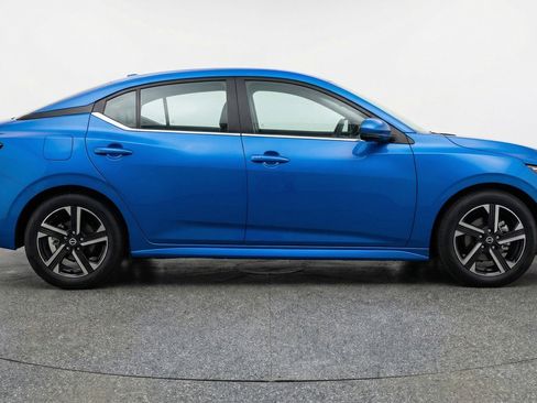 Used 2025 Nissan Sentra SV image 11