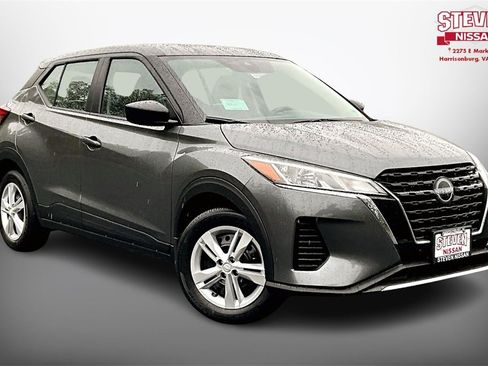 New 2025 Nissan Kicks Play S image 1