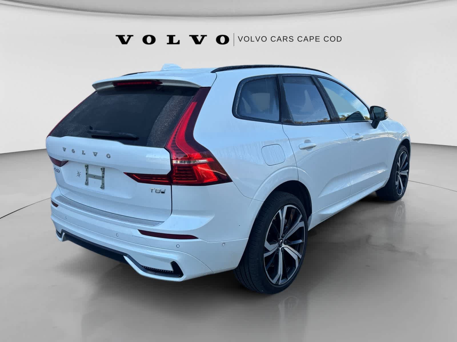 Used 2025 Volvo XC60 T8 Ultra w/ Protection Package Premier AWD/4WD image 7