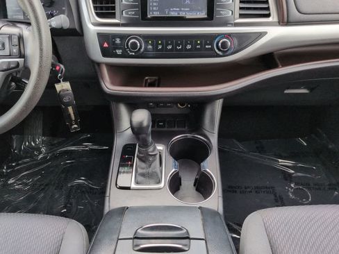 Certified 2018 Toyota Highlander LE FWD image 19