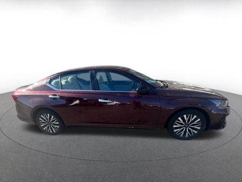 Used 2025 Nissan Sentra SV image 9