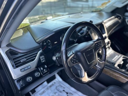 Used 2018 GMC Yukon Denali w/ Denali Ultimate Package AWD/4WD image 10