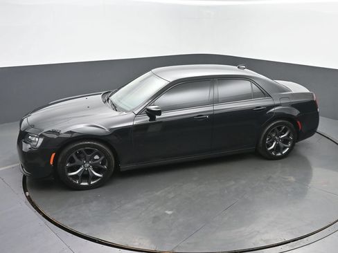 Used 2022 Chrysler 300 Touring w/ Sport Appearance Package RWD image 38
