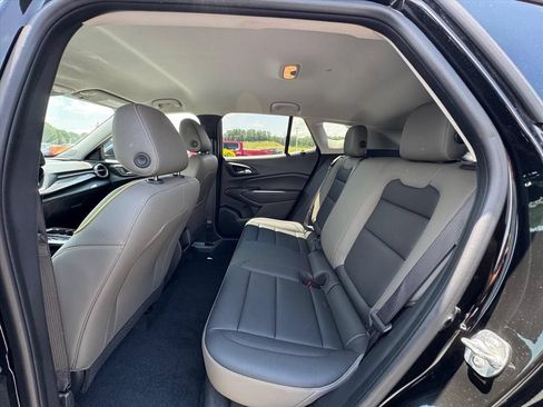 Used 2025 Chevrolet Trax ACTIV w/ Driver Confidence Package FWD image 11
