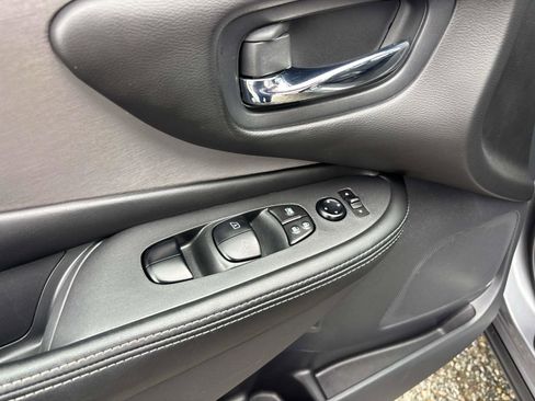 Used 2023 Nissan Murano S image 9