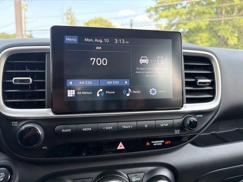 Used 2024 Hyundai Venue SEL FWD image 10