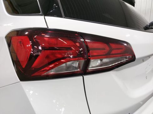 Used 2023 Chevrolet Equinox LT image 33