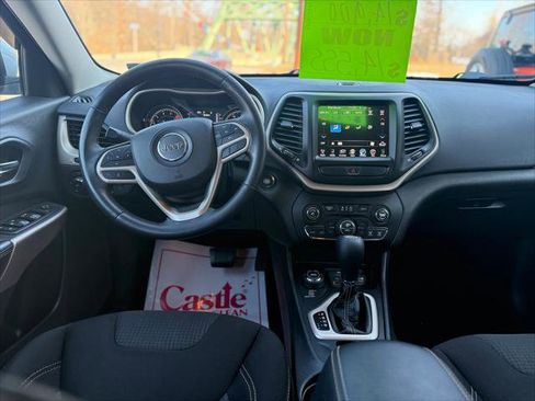 Certified 2017 Jeep Cherokee Latitude w/ Comfort/Convenience Group image 15