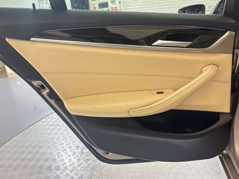 Used 2018 BMW 530e w/ Premium Package 2 image 34