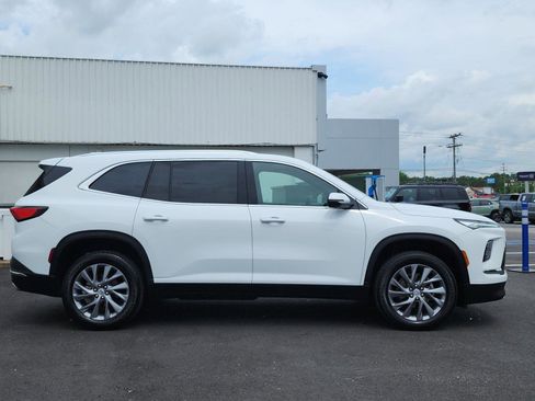 Used 2025 Buick Enclave Preferred AWD/4WD image 6