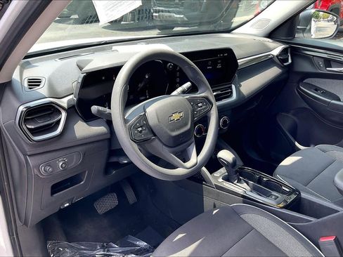 Used 2025 Chevrolet TrailBlazer LS w/ LS Convenience Package FWD image 14