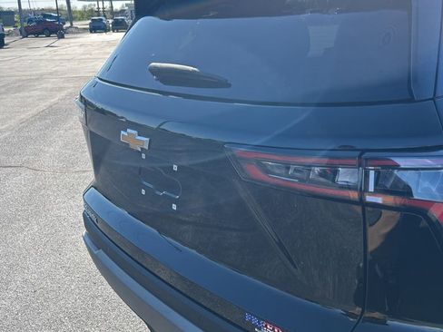 Used 2025 Chevrolet Equinox LT w/ Convenience Package II image 18