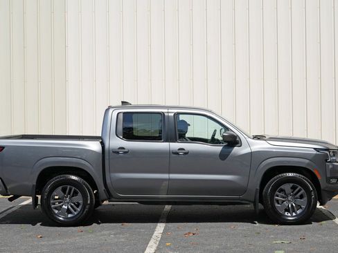 Used 2025 Nissan Frontier SV w/ SV Convenience Package RWD image 46