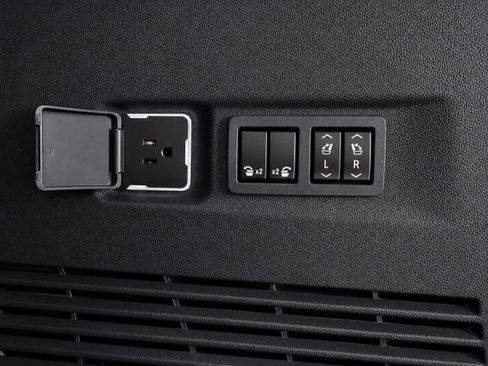Used 2023 GMC Yukon XL Denali Ultimate w/ LPO, Floor Liner Package AWD/4WD image 12