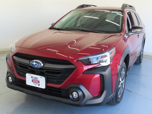 Used 2025 Subaru Outback Premium AWD/4WD image 8