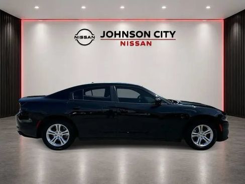 Used 2022 Dodge Charger SXT RWD image 3