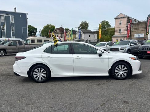 Used 2021 Toyota Camry LE FWD image 5