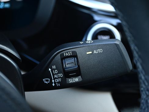 Certified 2022 BMW 530e w/ Premium Package image 48