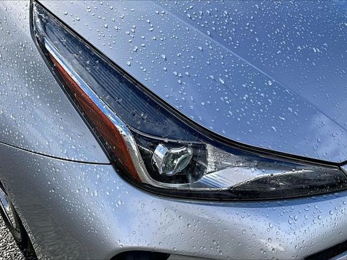 Used 2019 Toyota Prius LE w/ Carpet Mat Package image 26