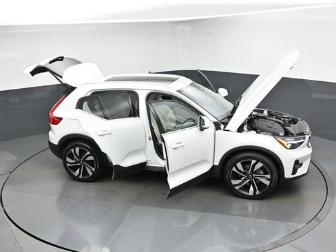 Used 2024 Volvo XC40 B5 Plus w/ Protection Package Premier AWD/4WD image 50