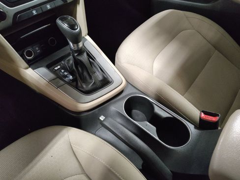 Used 2017 Hyundai Elantra SE image 26