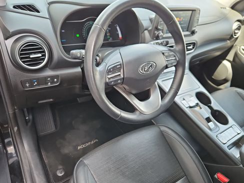 Used 2021 Hyundai Kona Limited w/ Cargo Package FWD image 2
