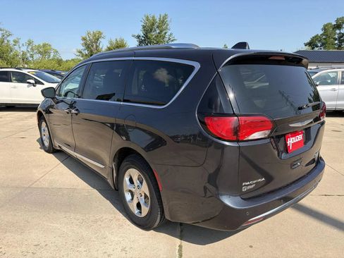 Used 2019 Chrysler Pacifica Touring-L FWD image 6