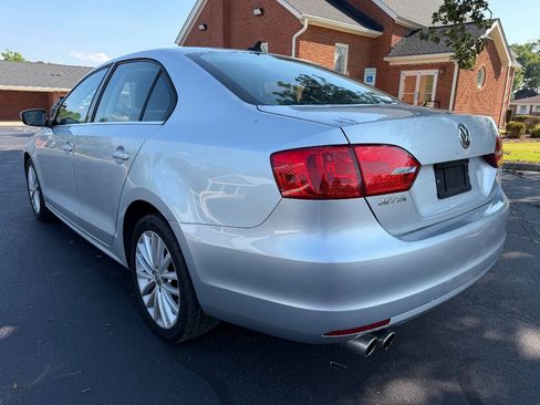 Used 2011 Volkswagen Jetta SEL FWD image 5