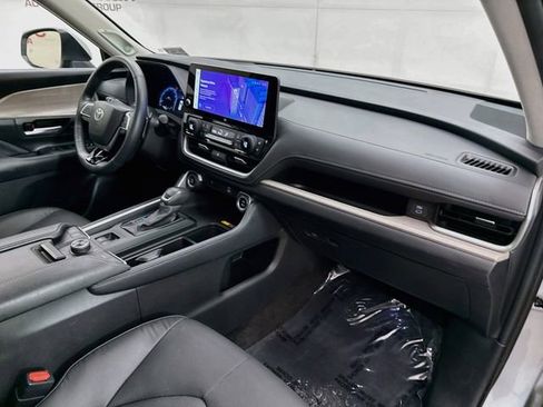 Used 2024 Toyota Grand Highlander AWD image 31