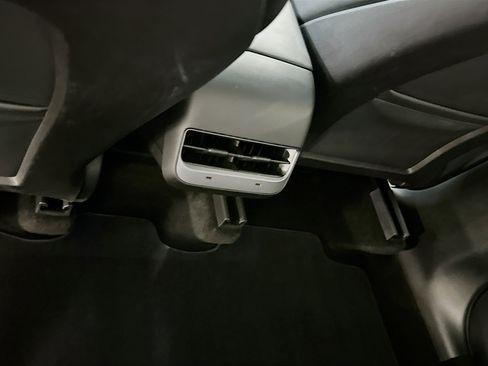 Used 2023 Tesla Model Y Long Range image 29