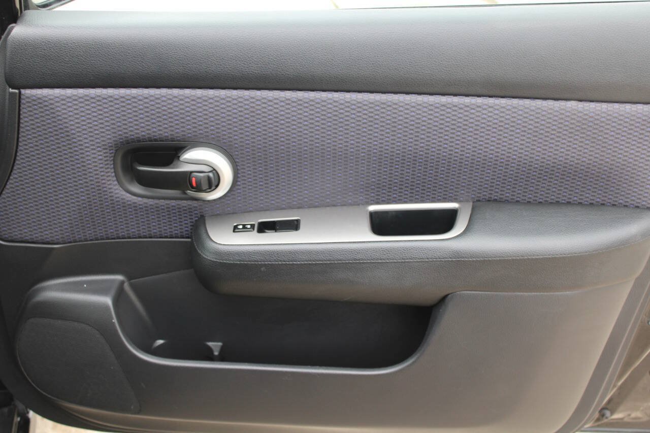 Used 2007 Nissan Versa Hatchback w/ ABS Pkg FWD image 12