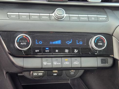 Used 2024 Hyundai Elantra SEL FWD image 33