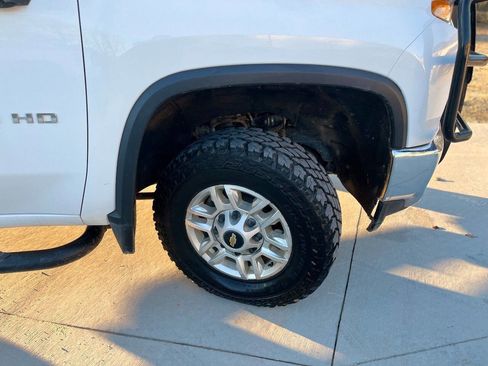 Used 2020 Chevrolet Silverado 2500 LT w/ Convenience Package image 10