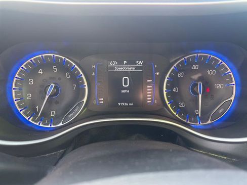 Used 2020 Chrysler Pacifica Touring-L image 26