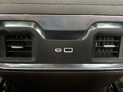 Used 2022 GMC Sierra 1500 SLT w/ SLT Convenience Package RWD image 35