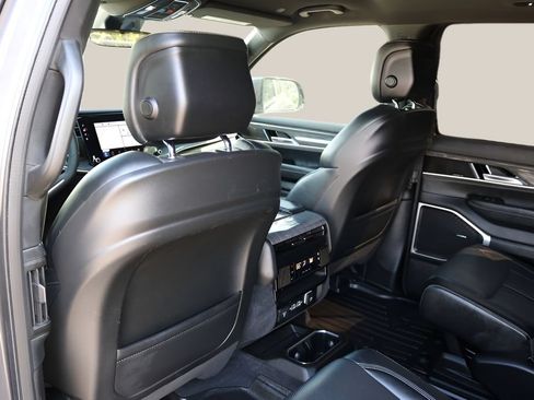 Used 2022 Jeep Wagoneer Series III w/ Flexible Seating Group RWD image 14