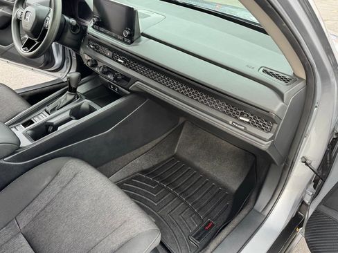 Used 2023 Honda Accord EX image 26