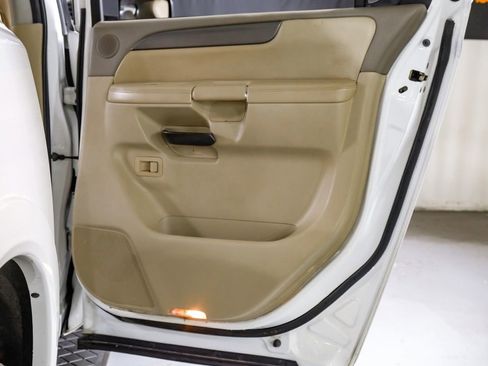 Used 2012 Nissan Armada SV RWD image 35